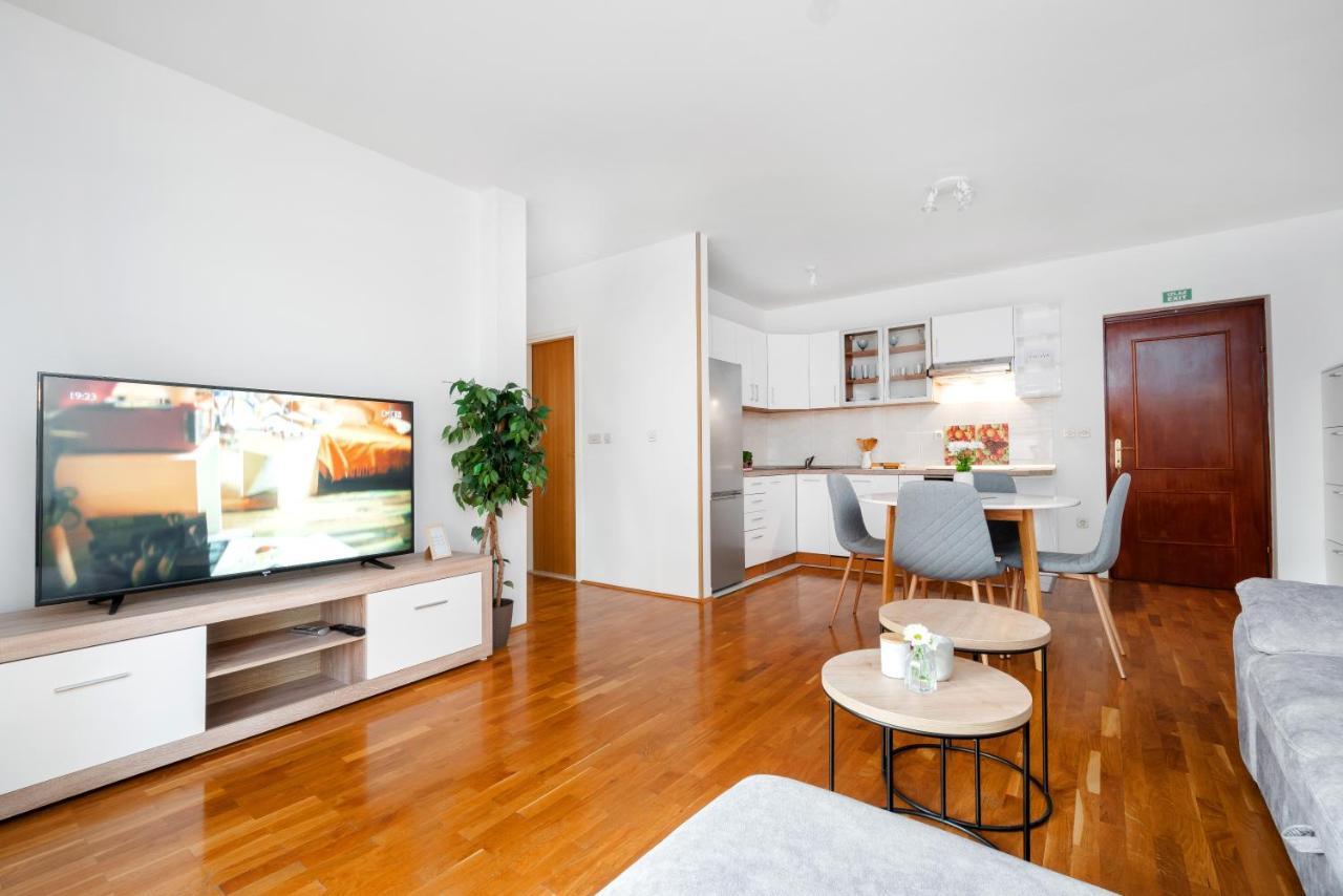 Apartment Ana-Marija มาคาร์สกา ภายนอก รูปภาพ